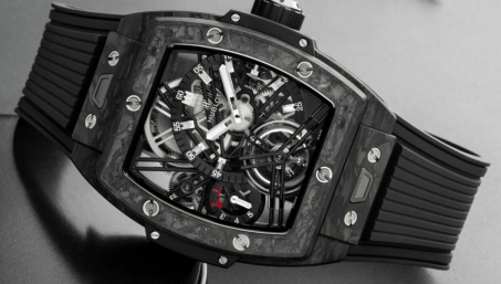 В коллекции Spirit of Big Bang от компании Hublot появились модели в чёрном и синем цвете